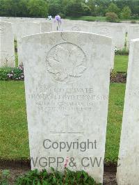 Etaples Military Cemetery - Thompson, Thomas Lloyd